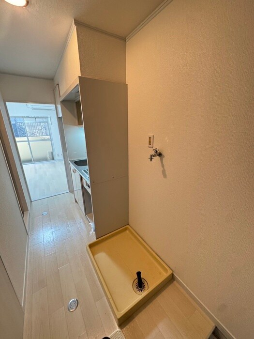 物件内観写真16　(洗濯機置場)