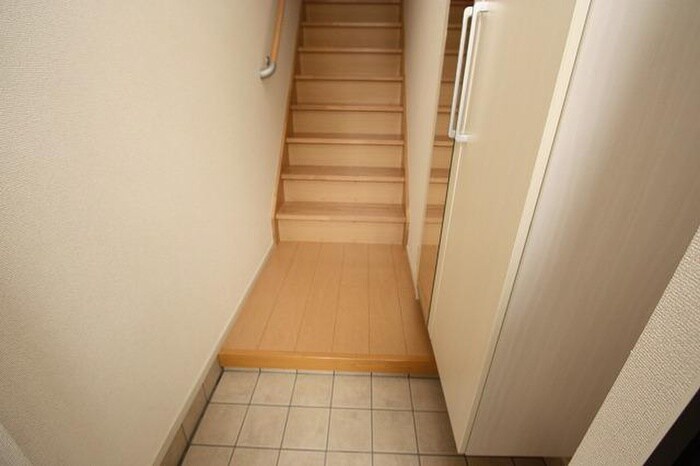 物件内観写真12　(玄関)