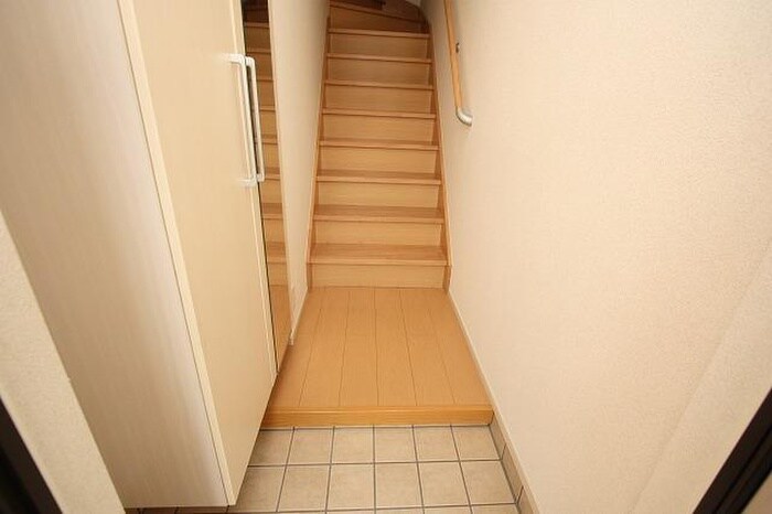物件内観写真13　(玄関)