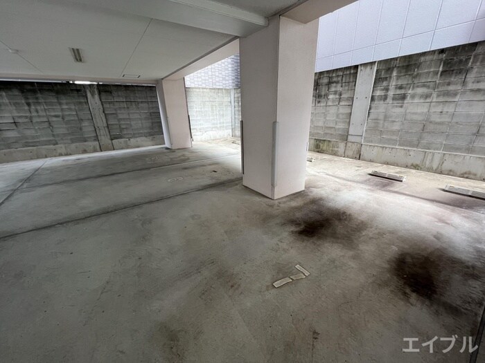 物件外観写真3　(駐車場)