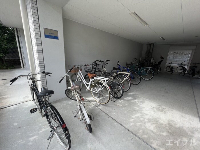 物件外観写真4　(駐輪場)