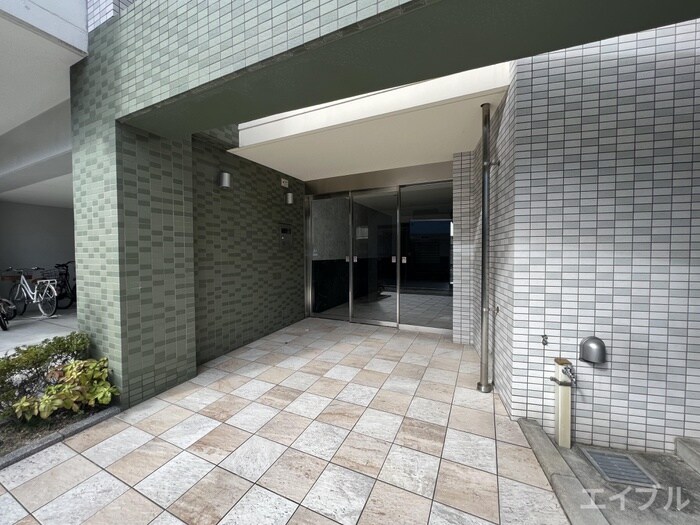 物件外観写真5　(エントランス部分)