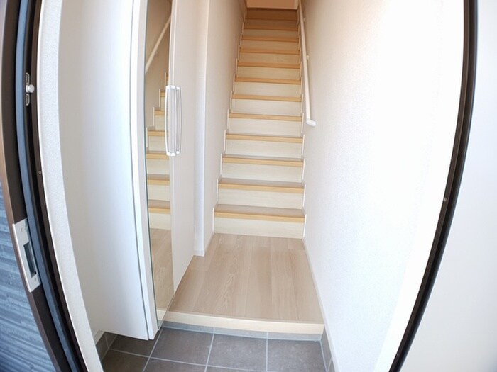 物件内観写真7　(玄関)