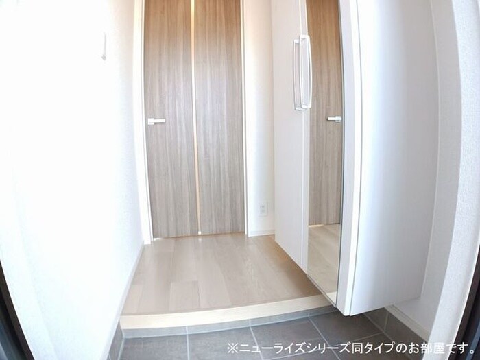 物件内観写真14　(玄関)