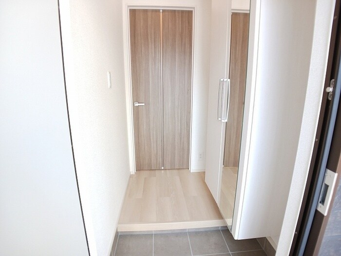 物件内観写真14　(玄関)