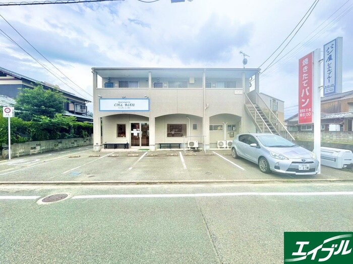 物件外観写真3　(駐車場)