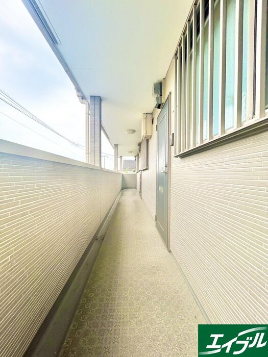 物件外観写真4　(エントランス部分)