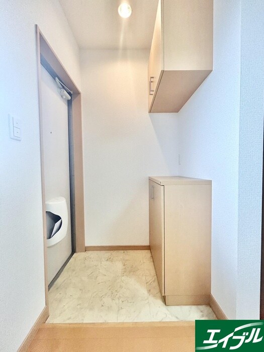 物件内観写真16　(玄関)