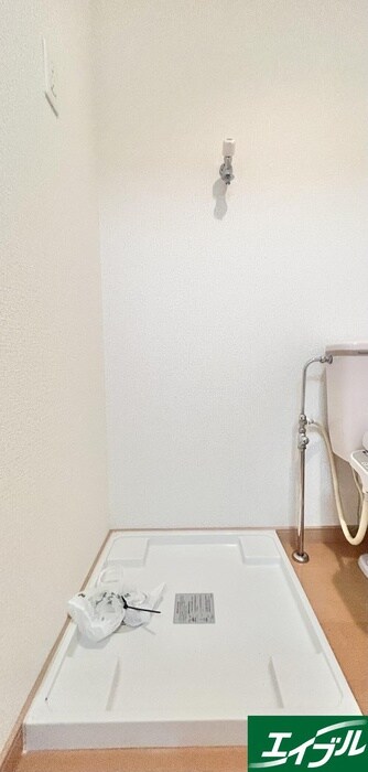 物件内観写真18　(洗濯機置場)