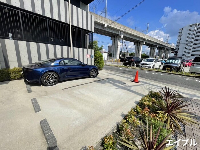 物件外観写真5　(駐車場)