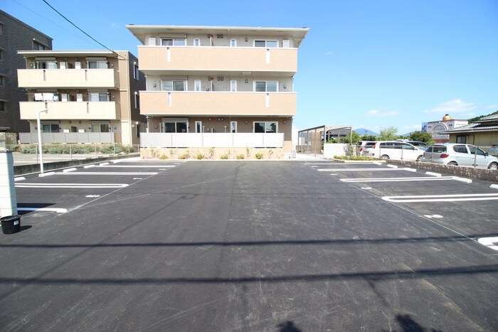 物件外観写真2　(駐車場)