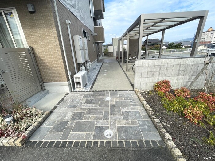 物件外観写真2　(エントランス部分)