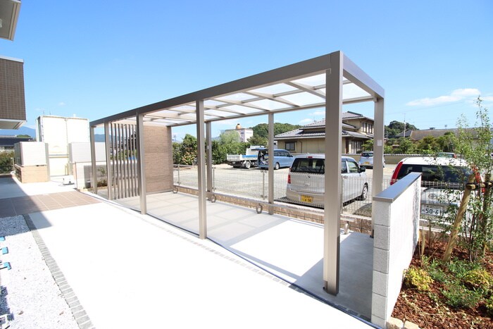 物件外観写真4　(駐輪場)