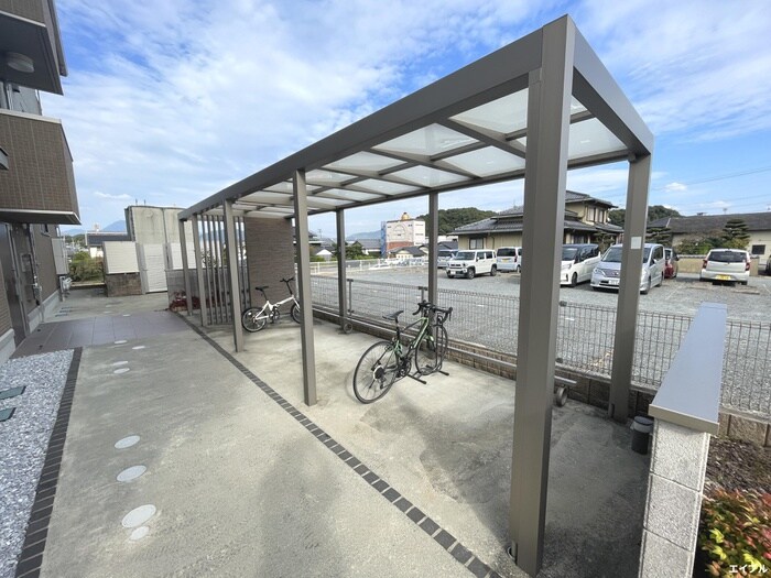 物件外観写真4　(駐輪場)