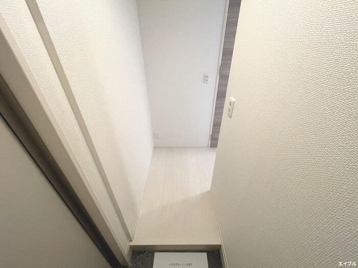 物件内観写真12　(玄関)