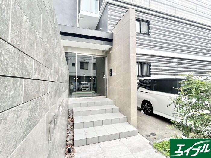 物件外観写真6　(エントランス部分)