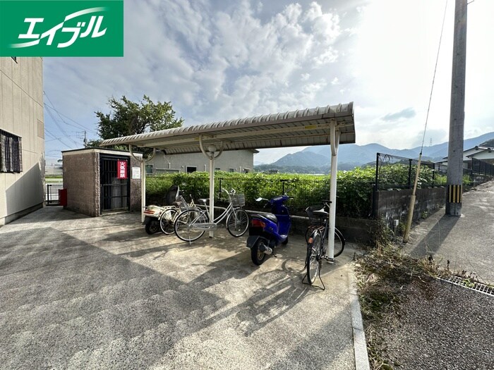 物件外観写真3　(駐輪場)