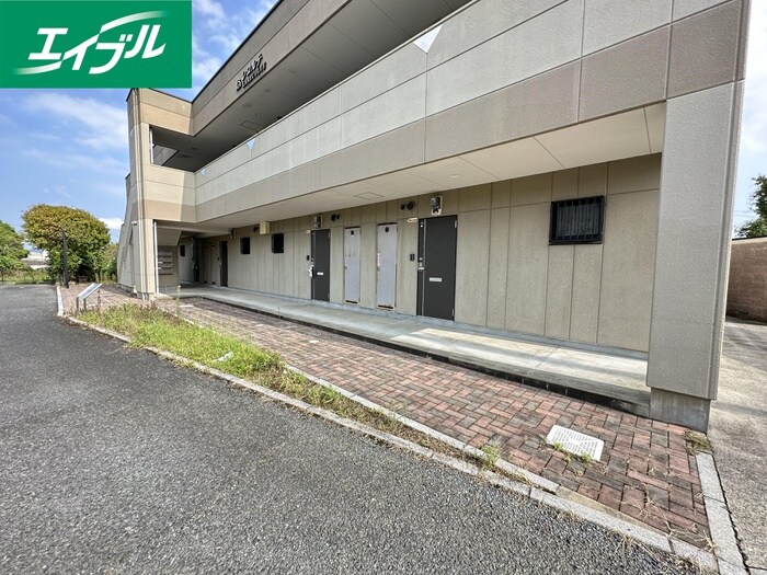 物件外観写真4　(エントランス部分)