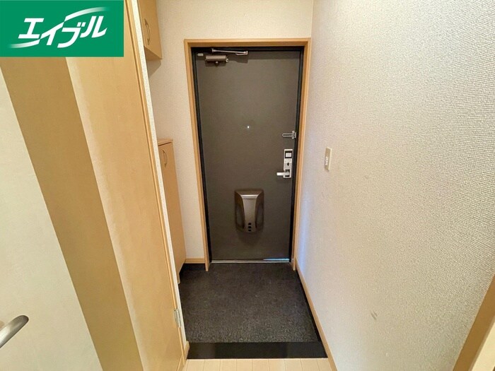物件内観写真13　(玄関)