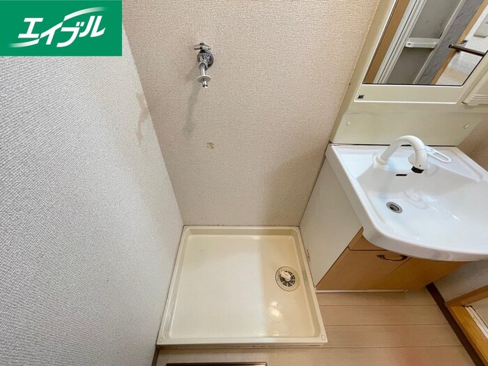 物件内観写真15　(洗濯機置場)