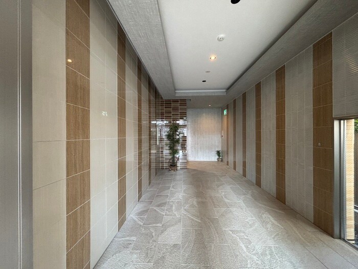 物件外観写真5　(エントランス部分)