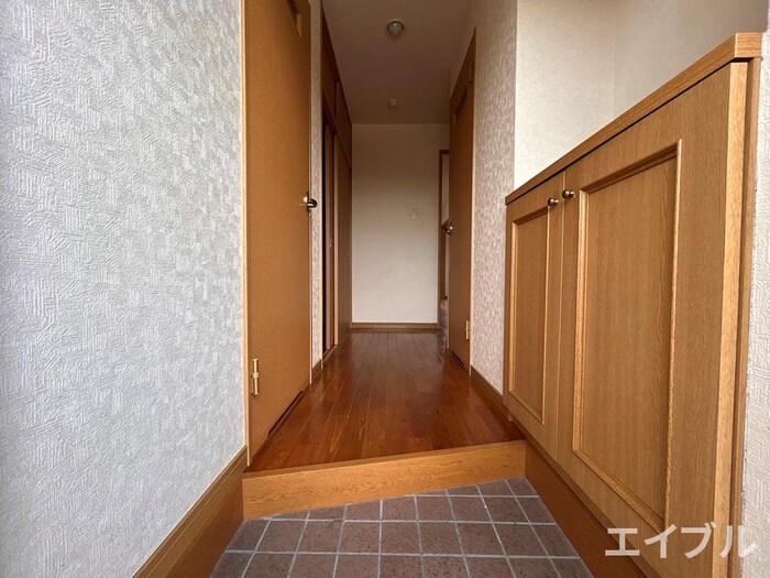 物件内観写真10　(玄関)
