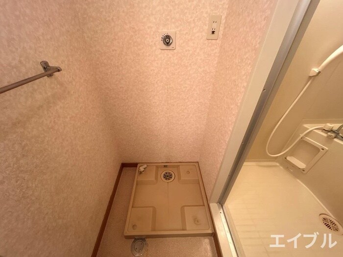 物件内観写真15　(洗濯機置場)