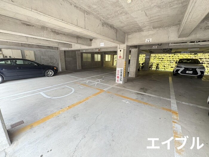 物件外観写真3　(駐車場)