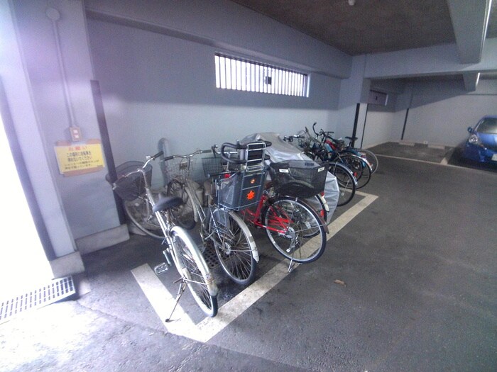 物件外観写真6　(駐輪場)