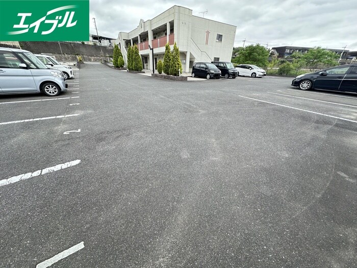 物件外観写真2　(駐車場)