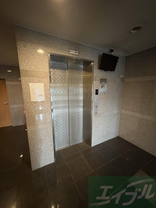 物件外観写真4　(エントランス部分)