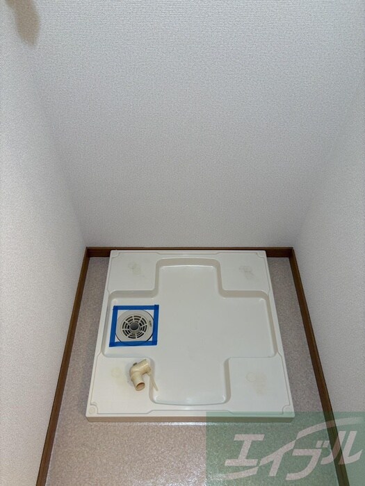 物件内観写真13　(洗濯機置場)