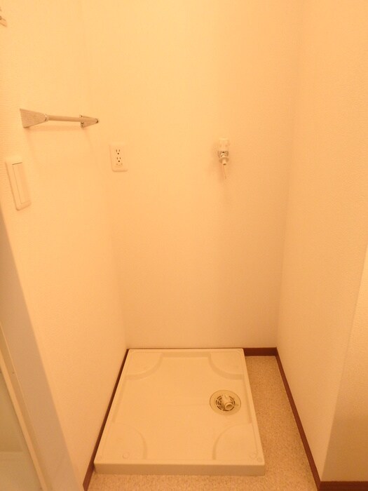 物件内観写真9　(洗濯機置場)