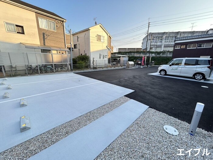 物件外観写真3　(駐車場)