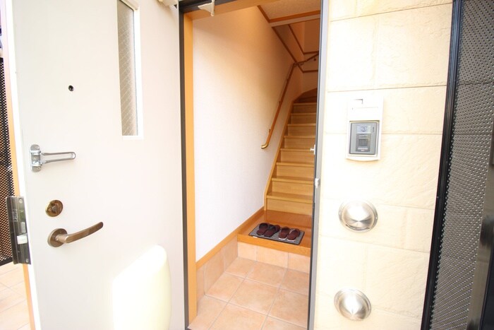 物件内観写真10　(玄関)