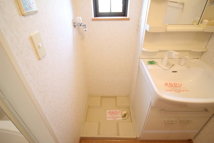 物件内観写真14　(洗濯機置場)