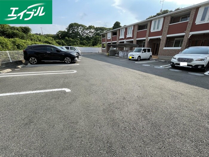 物件外観写真2　(駐車場)