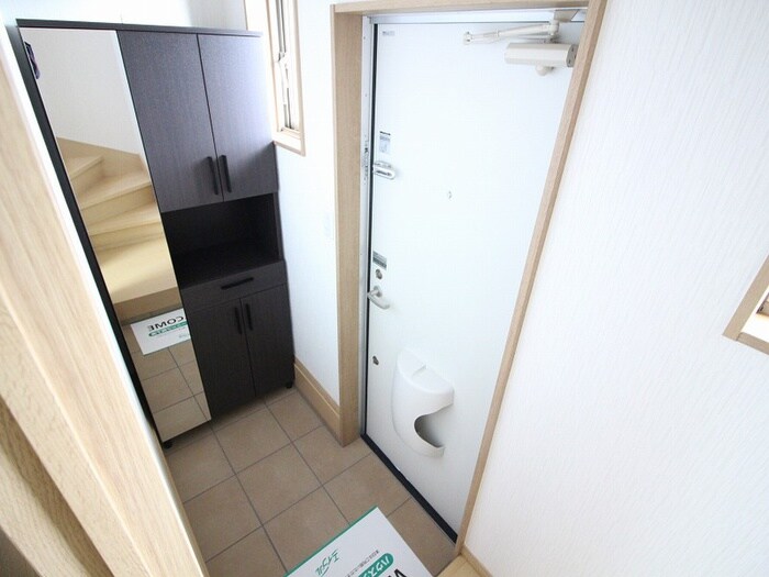 物件内観写真9　(玄関)