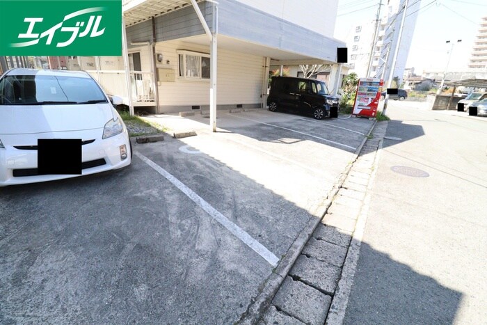 物件外観写真2　(駐車場)