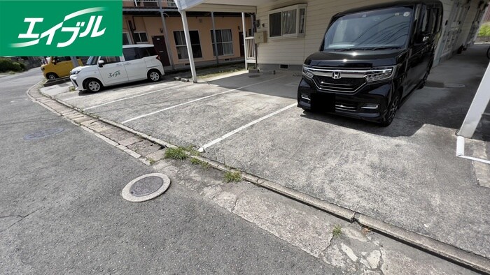 物件外観写真5　(駐車場)