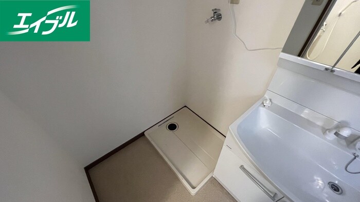 物件内観写真12　(洗濯機置場)