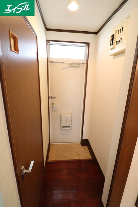 物件内観写真13　(玄関)