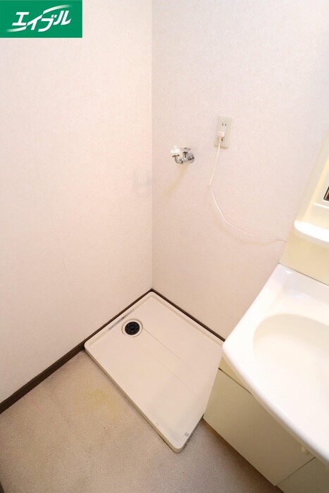 物件内観写真16　(洗濯機置場)