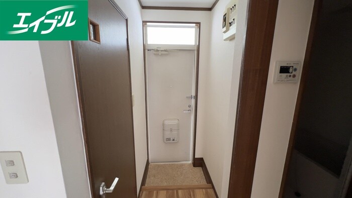 物件内観写真21　(玄関)