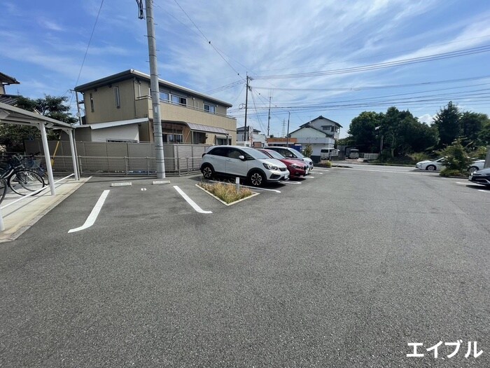 物件外観写真2　(駐車場)