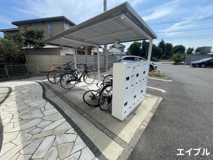 物件外観写真4　(駐輪場)