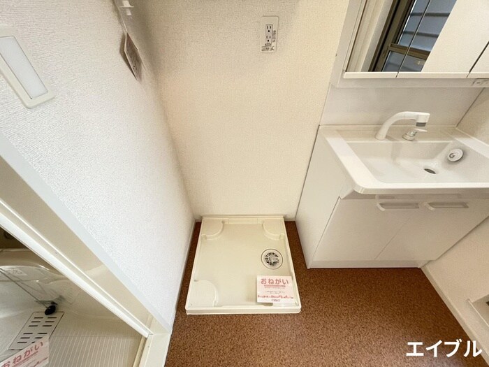 物件内観写真11　(洗濯機置場)