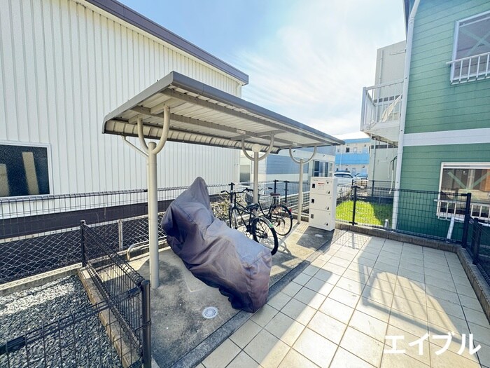 物件外観写真3　(駐輪場)