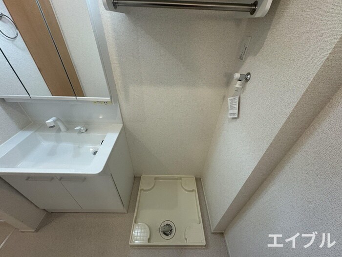 物件内観写真10　(洗濯機置場)