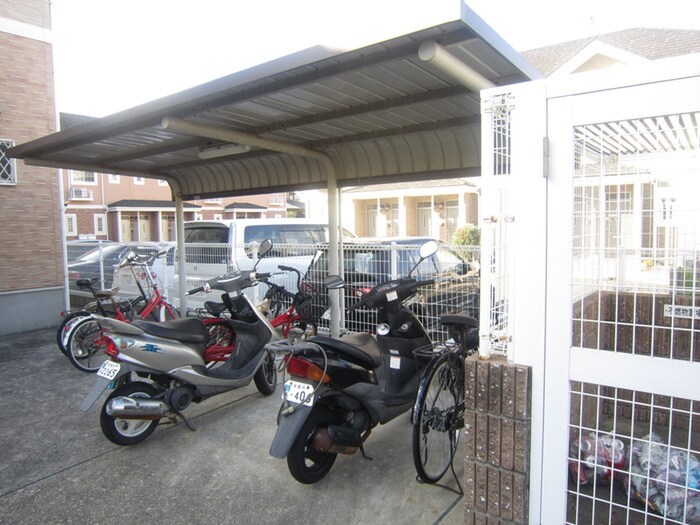 物件外観写真3　(駐輪場)